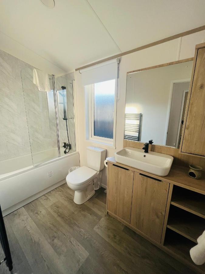 Loki'S Retreat Lodge With Hot Tub ยอร์ค ภายนอก รูปภาพ